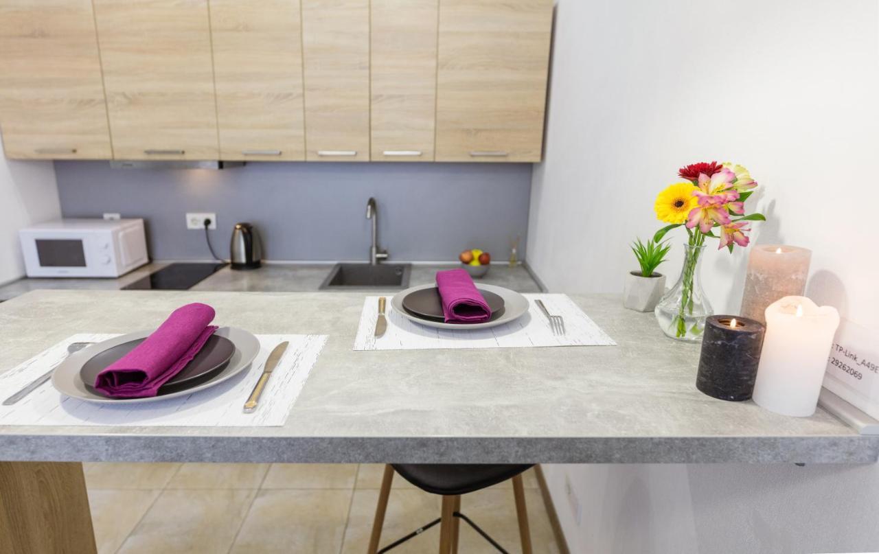 Nyvky Like Home - Studio - Apt 20 Kiev Dış mekan fotoğraf